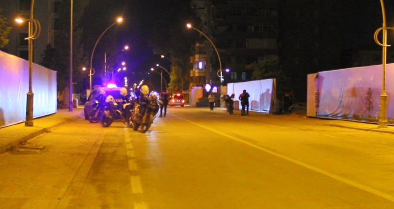 cami avlusunda silahli kavga yaralilar var 65ahMD3O