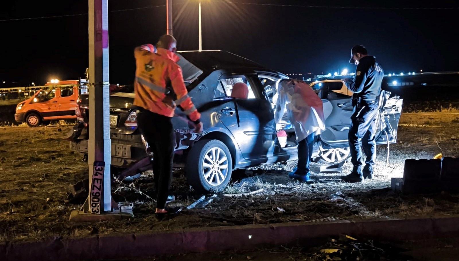 kamyon ve otomobil carpisti 1 olu XgOqIKnD