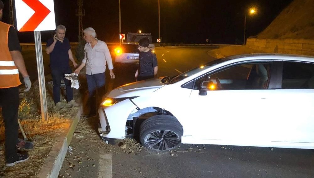 kontrolden cikti direge carparak durabildi BL1kPFGx