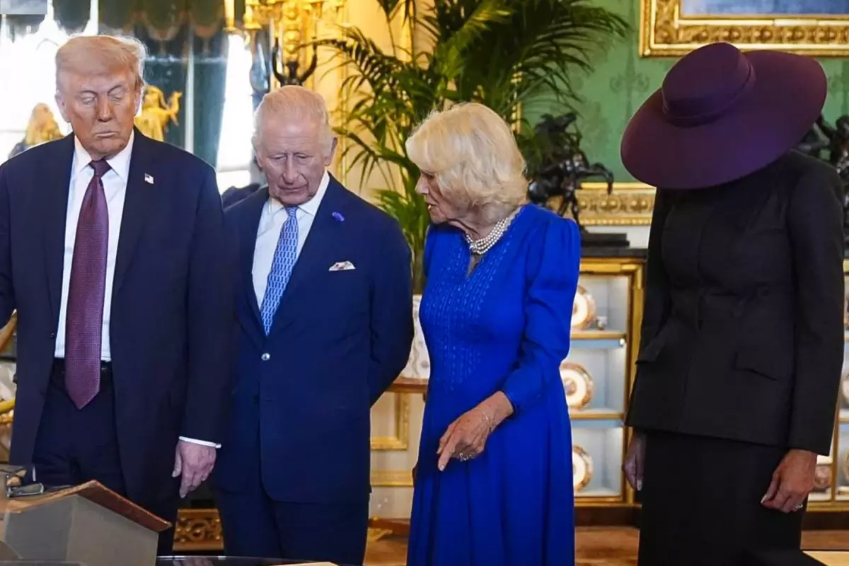 kraliyet torenine melania trumpin mor sapkasi damga vurdu 9zV3Jr1x