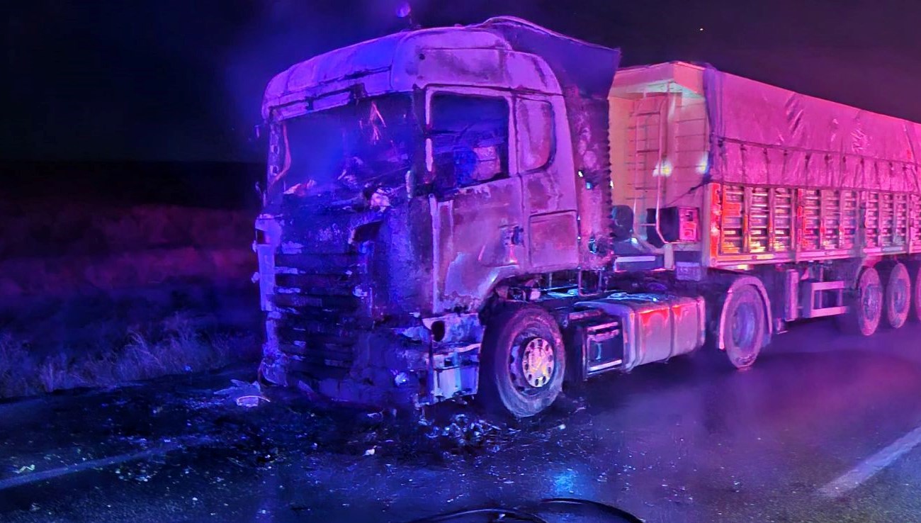 seyir halindeki tir alevlere teslim oldu gIcDL7vL