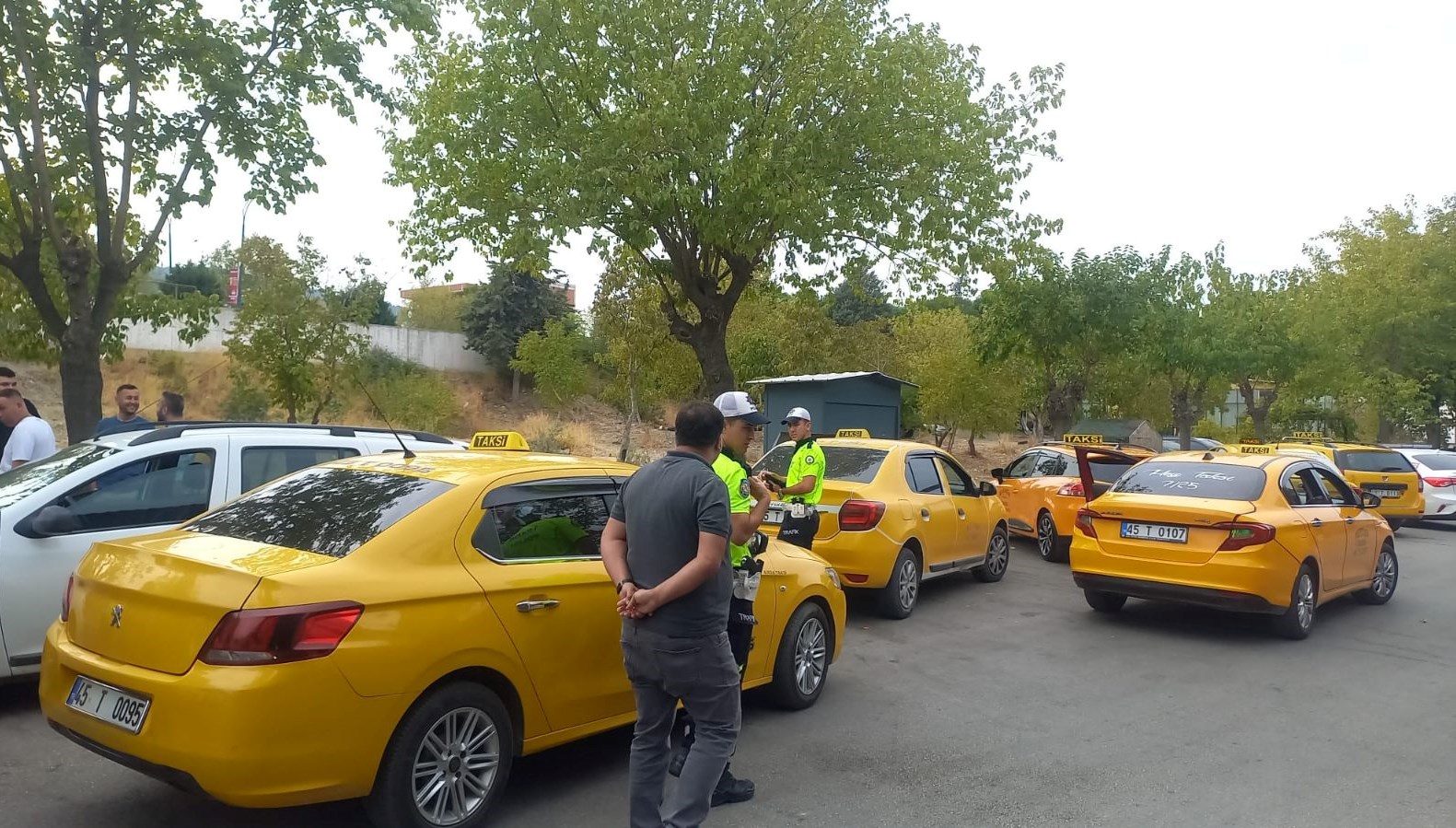 alanyada taksinin carptigi elektrikli bisikletin surucusu oldu Fw9RFVQX.jpg