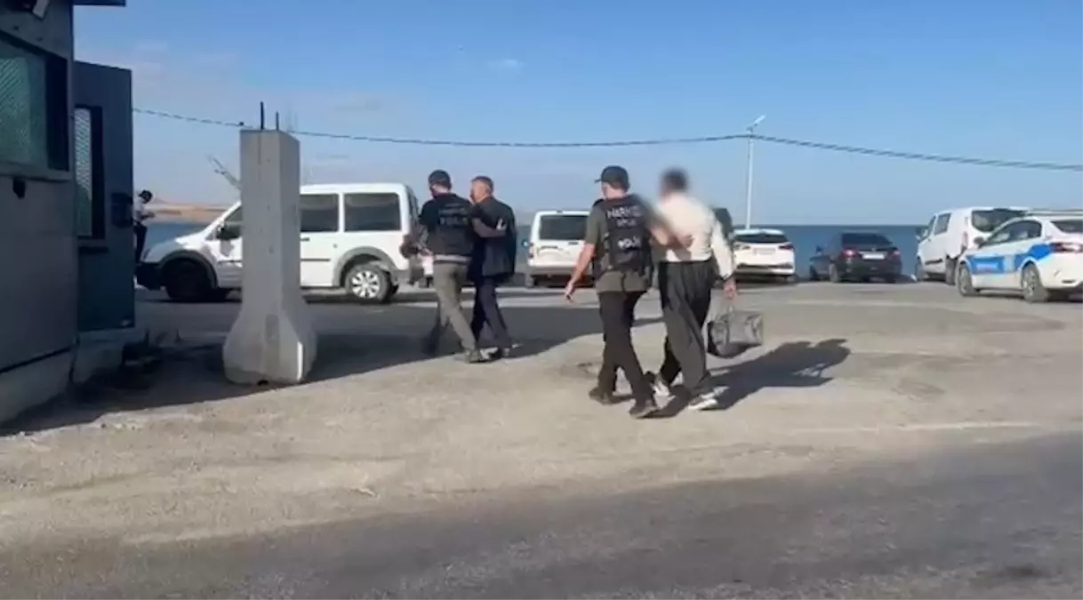 bitliste uyusturucu operasyonu 1 kilo 48 gram metamfetamin ele gecirildi xgBRlRAs