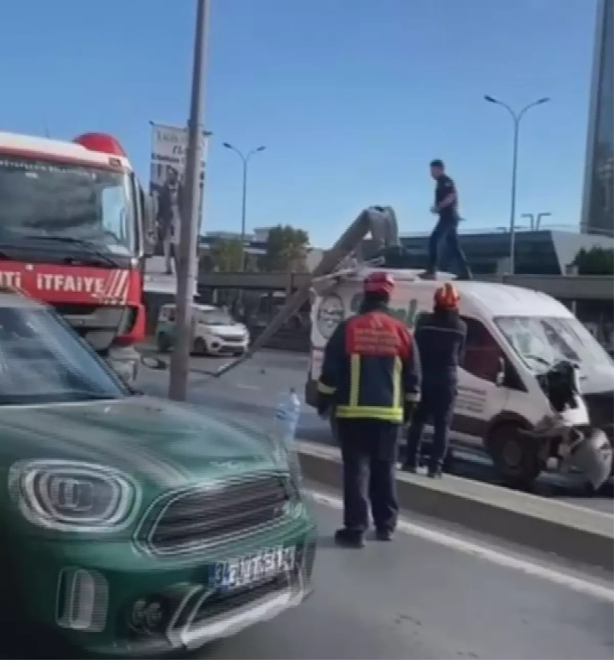 d 100de minibus kaza yapti jCiOZYnb