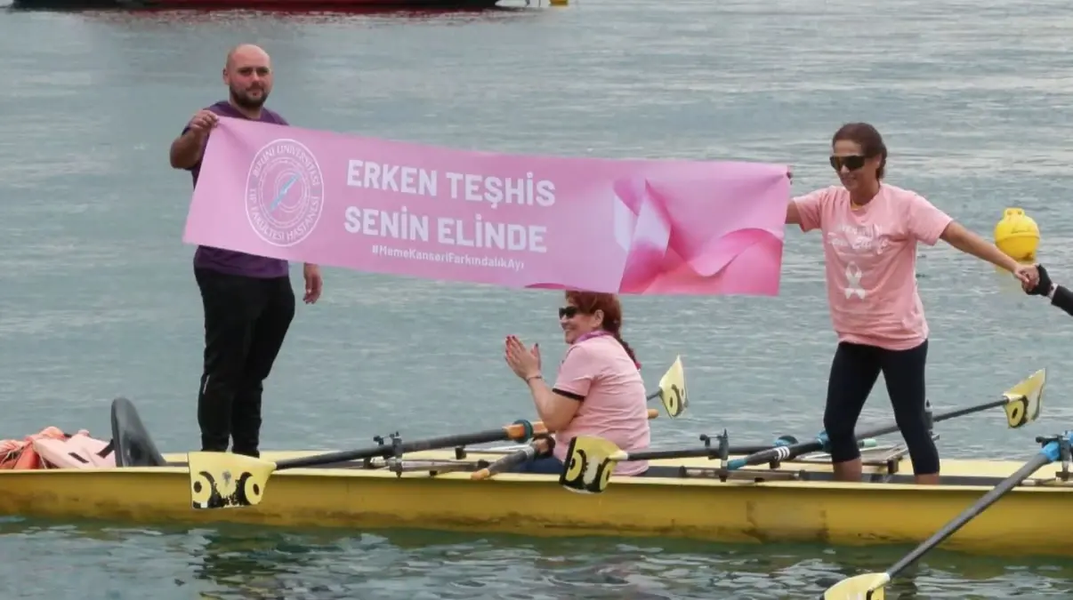 kadikoyde meme kanseri farkindaligi icin kurek etkinligi duzenlendi WhMO6L89.jpg