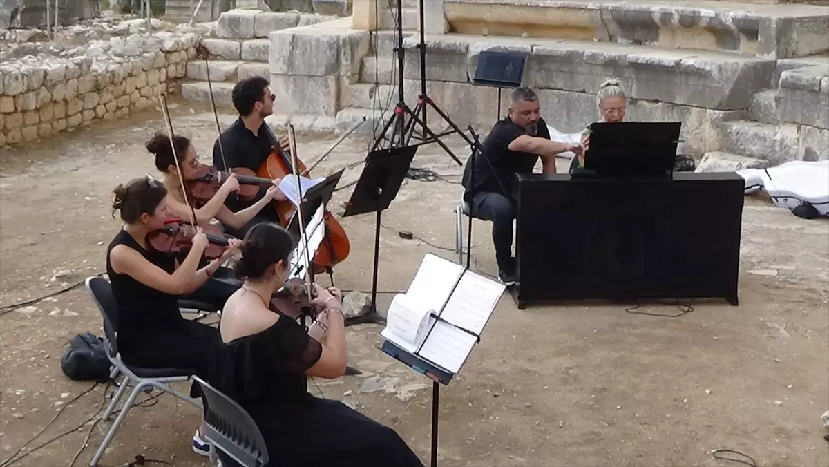 mersinde antik kent konserle senlendi zdSCr2AI