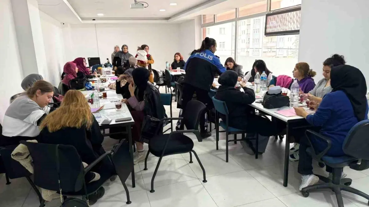 polis ekipleri cankirida kadinlara kades ve uyuma projelerini tanitti AxQewx4T.jpg