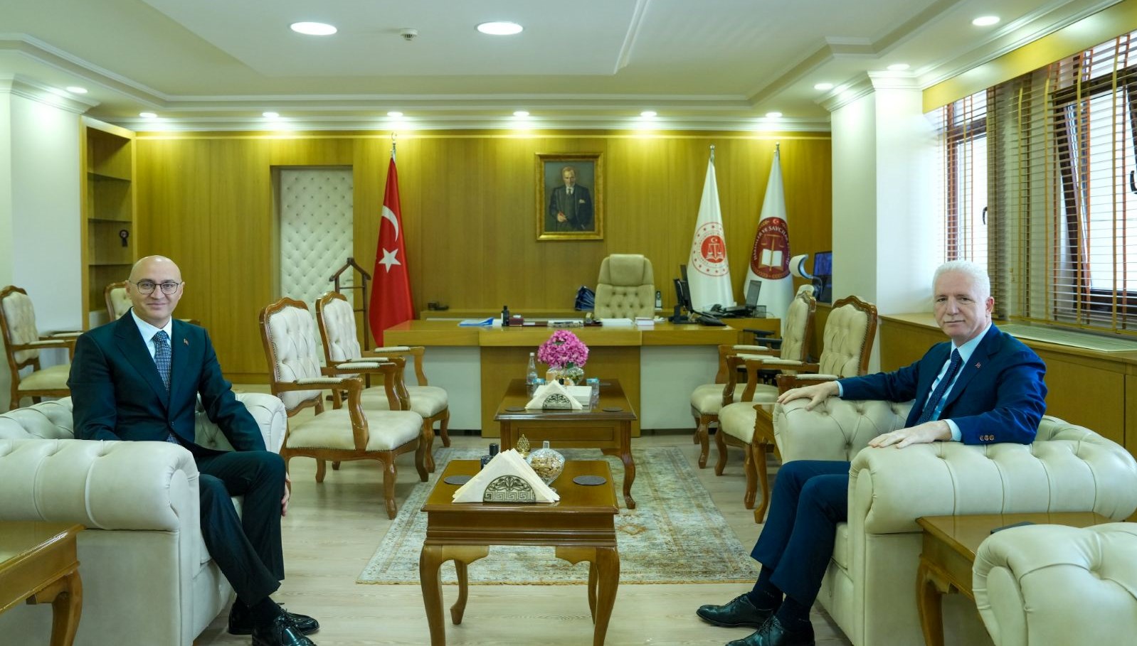 vali gulden yeni bassavciya ziyaret DE87ihvc.jpg