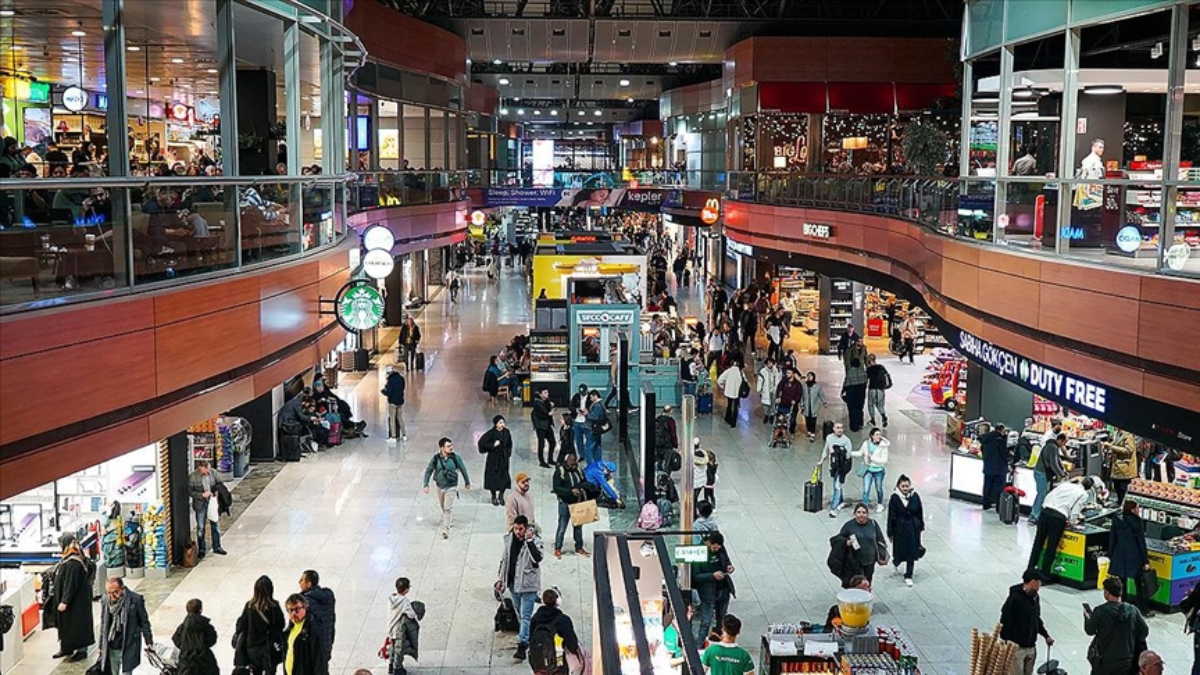 abdulkadir uraloglu havalimanlarinda 10 ayda 211 milyon yolcuya hizmet verildi CPdKFGDb.jpg