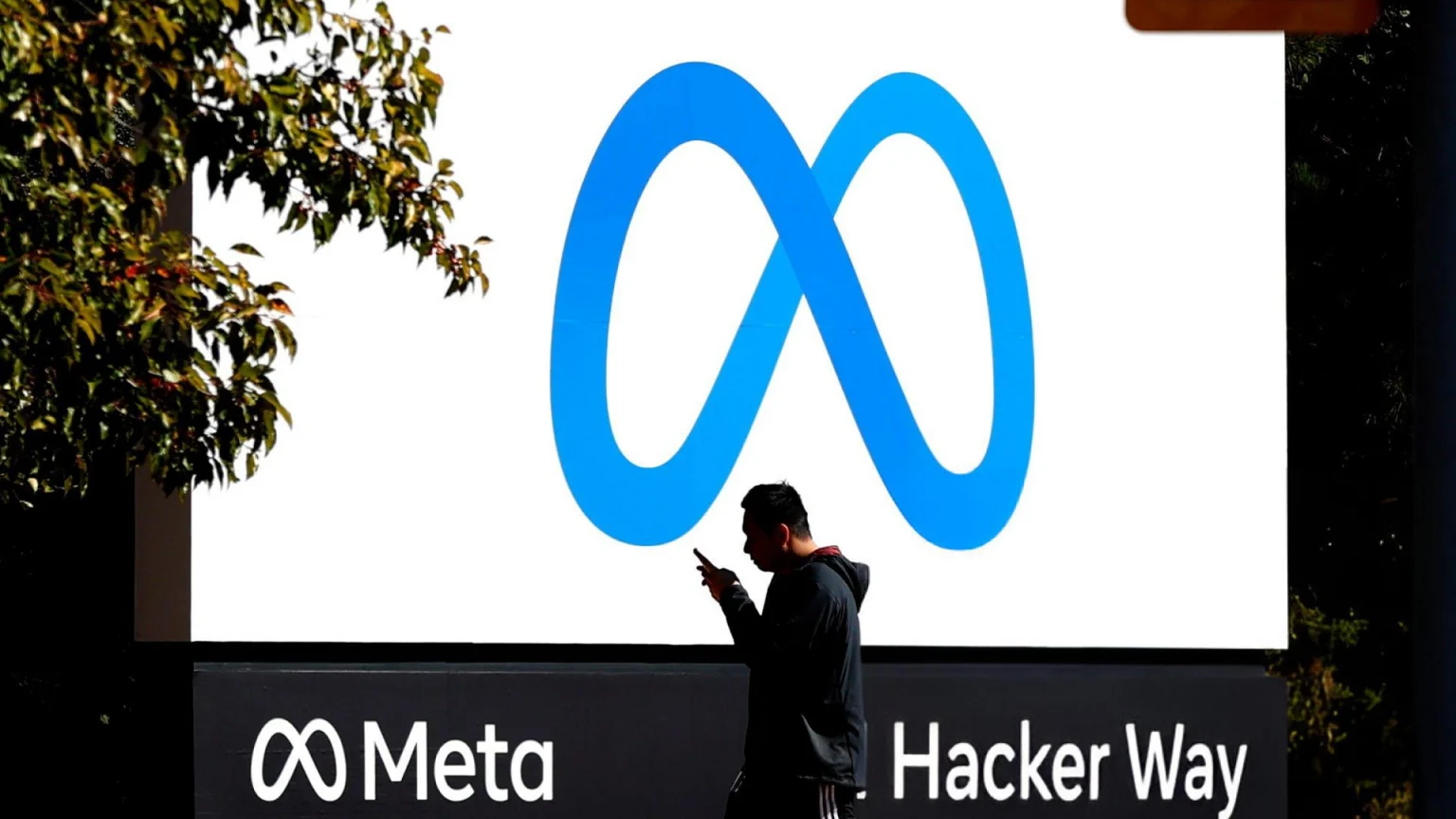 Meta’nın yapay zeka modelini kasıtlı olarak korsan kitaplarla eğittiği iddia edildi