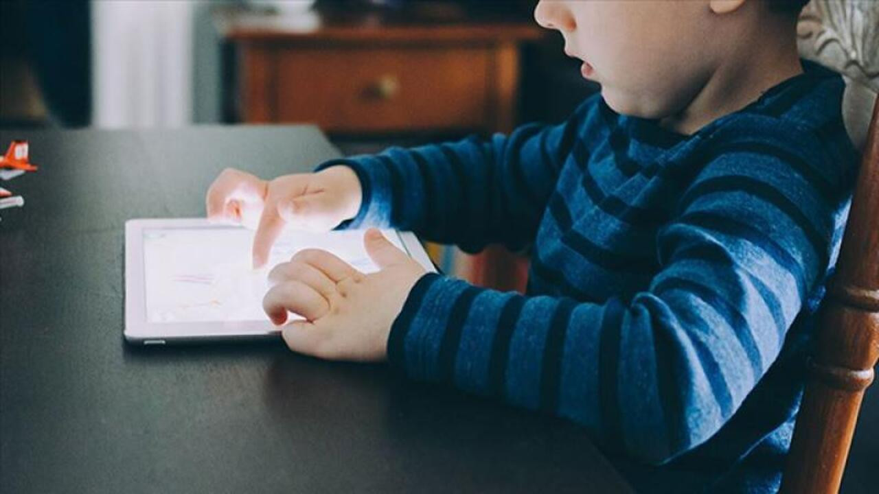 Çocukların Sosyal Medya Kullanımı İçin Yeni Düzenlemeler Yürürlüğe Girdi: Uzman Görüşleri