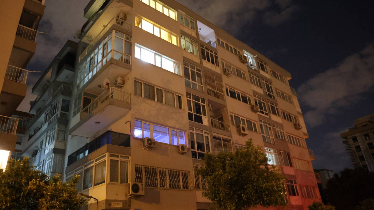 İzmir’de 73 Yaşındaki Baba, Oğlunu Bıçaklayarak Hayatına Son Verdi