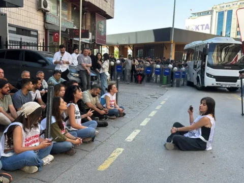 Ankara’da bir yanda müdahale, bir yanda abluka… Öğretmenlerin eylemine polis engeli: Gözaltılar var!
