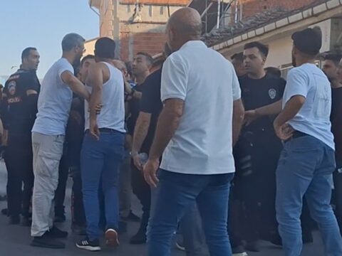 Mahalleli birbirine girdi yaralilar var m81OjFv5